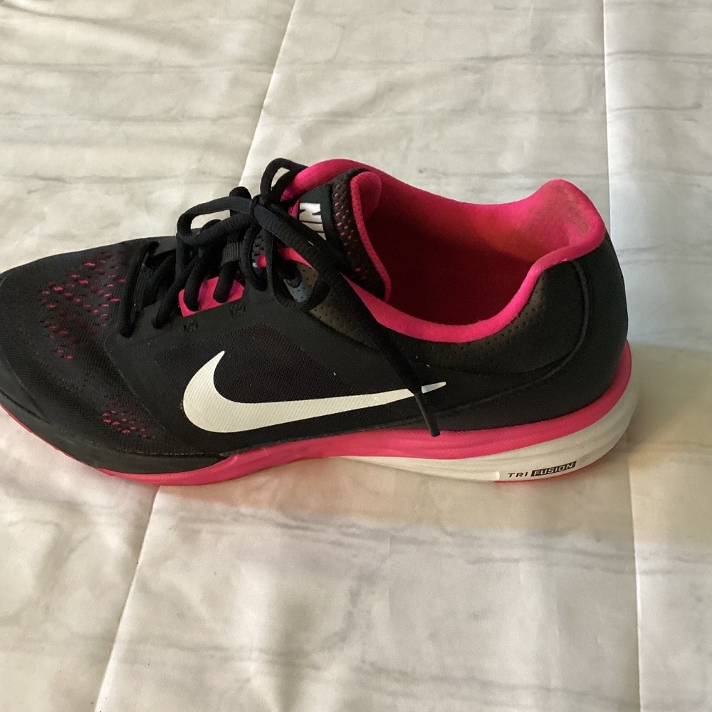 NIKE FITSOLE TRIFUSION SNEAKERS ( Size: 10.5)